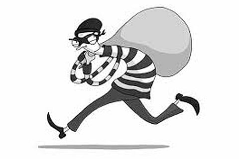 Probe into robbery throws clues on smuggling racket