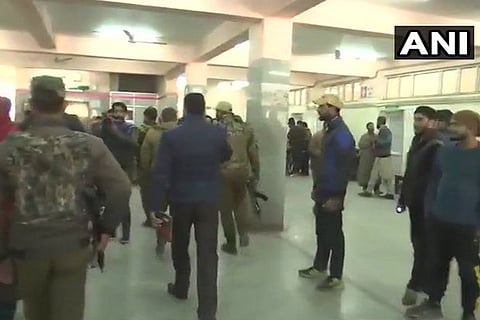 Cop killed outside Srinagar hospital, LeT terrorist escapes: Police