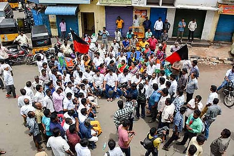 DMK, Congress and BJP stage a protest on Swami Naicken Street