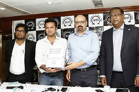 ‘Don’t ban, but regulate e-cigarettes’