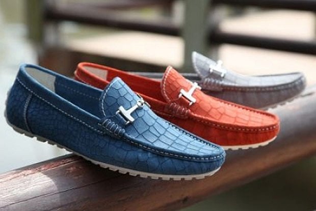 5 ways to enrich your look with colourful shoes