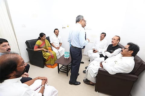 Congress leader Ghulam Nabi Azad visiting the hospital to enquire about DMK Supremo M Karunanidhi