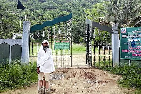 A black flag hoisted in a dargah at Kombur village  in Dharmapuri district