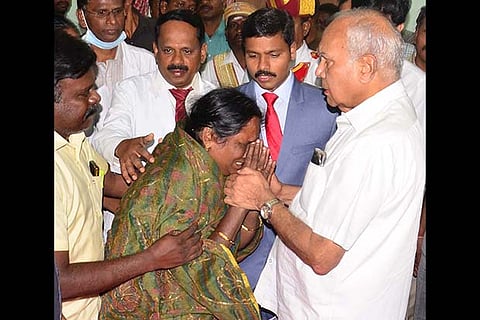 Governor Banwarilal Purohit consoles a kin of a survivor at the GRH on Tuesday