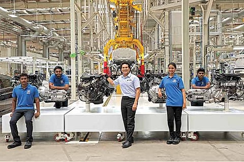 Sachin Tendulkar with the engineering students