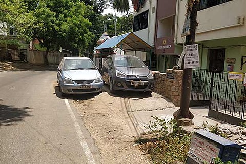 Most of the houses and apartments lack parking lots inside the compound