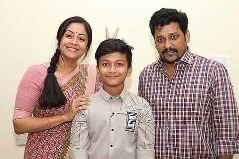 'Kaatrin Mozhi' Review : Jyotika sparkles in this faithful remake