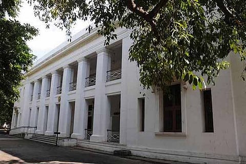 A building that has Greek style of architecture