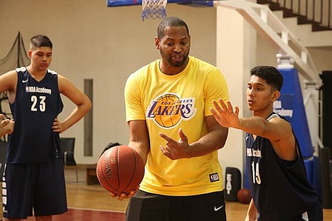 Robert Horry (left) with a NBA India Academy traine