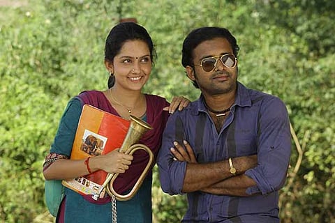 'Annanukku Jai' Review: Dinesh makes this political satire entertaining