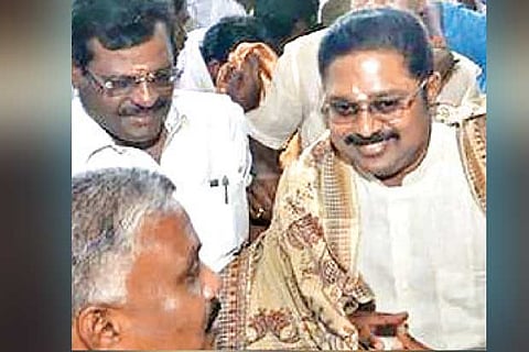 Dhinakaran with rebel MLAs (file photo)