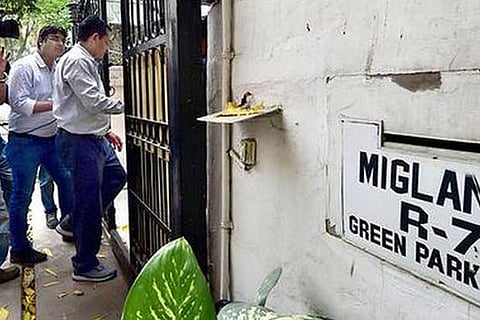 Officials entering the residential premises of Rajendra Miglani, former adviser to Kamal Nath