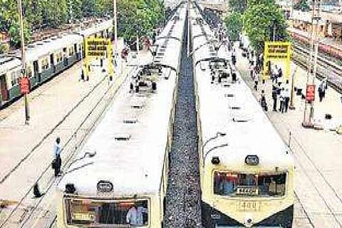 Two-hour unscheduled halt at Tambaram irks EMU passengers