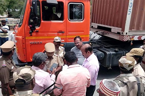 Detention of lorries with RBI cash after scuffle creates flutter