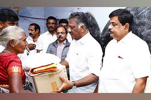 Deputy CM O Panneerselvam interacting with flood-hit in The Nilgiris on Tuesday