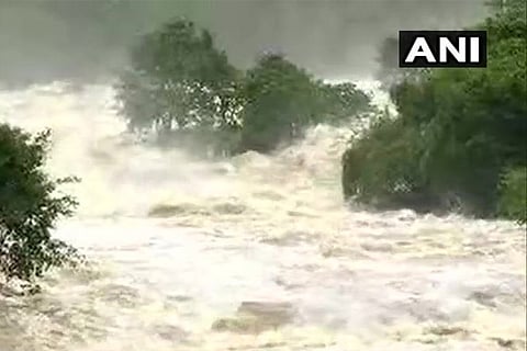 Rains again lash Kerala, toll rises to 163 in Kerala - Karnataka
