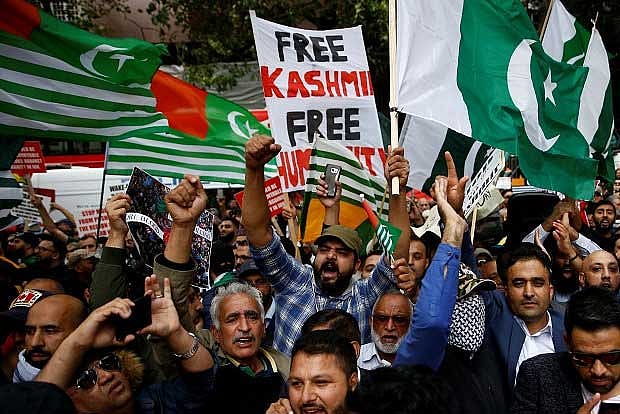 Pak-sponsored protesters attack Indians celebrating I-Day in London
