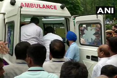 Ex-FM Jaitley passes away, condolences pour in