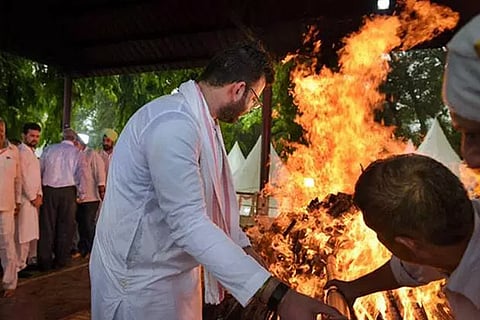 Supriyo among 11 whose phones stolen at Jaitley's funeral