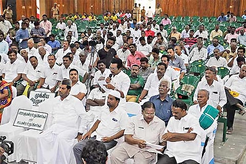 A section of the crowd at the public hearing on trifurcation of Vellore district on Thursday