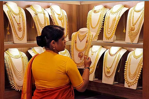 Losing shine: Gold rate falls Rs 500 to Rs 39,720/10 gram