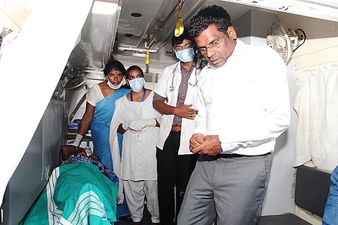 Tiruvannamalai Collector Kandasamy with a patient inside a van