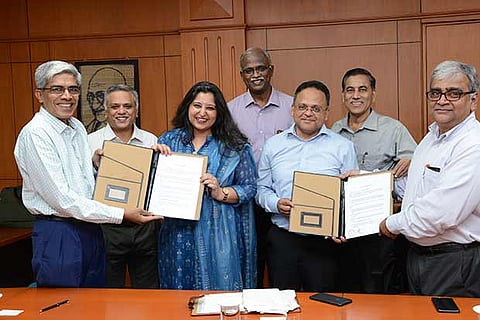 Dignitaries of IIT-M and STL exchanging the MoU documents