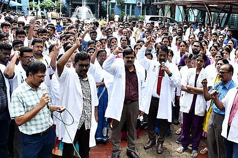 Doctors staging a protest condemning the attack at Madurai GRH on Saturday