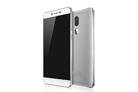 Average Indian spending over 1,800 hours a year on smartphone