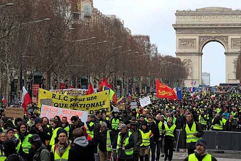 More violence in Paris as 'yellow vests' keep marching