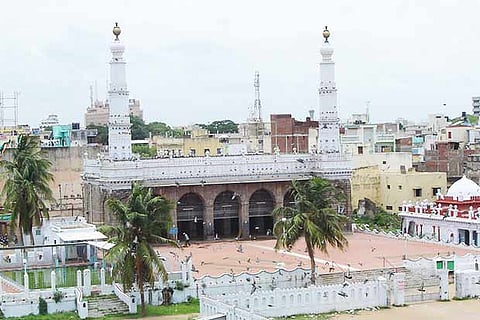 Big Mosque, a symbol of Mughal-era architecture