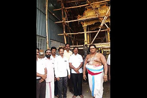Authorities with Tiruvannamalai Arunachaleswarar temple?s golden chariot that is to be renovated with donation