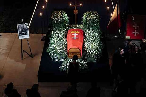 Hundreds gather in Polish city of Gdansk at murdered mayor's coffin
