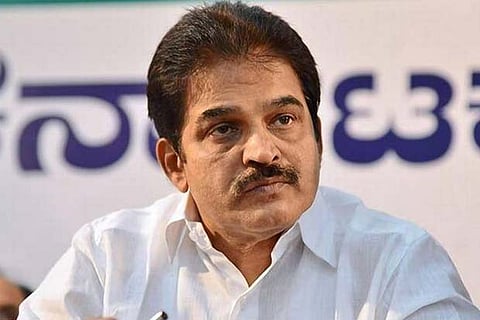 Congress' Venugopal rushes to Bengaluru to deal with crisis