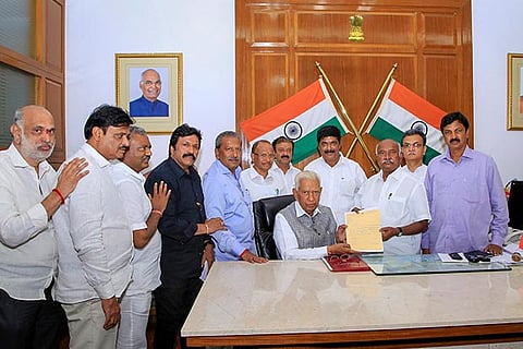 Dissident MLAs from JDS and Congress meet with Karnataka Governor Vajuibhai Vala at Rajbhavan