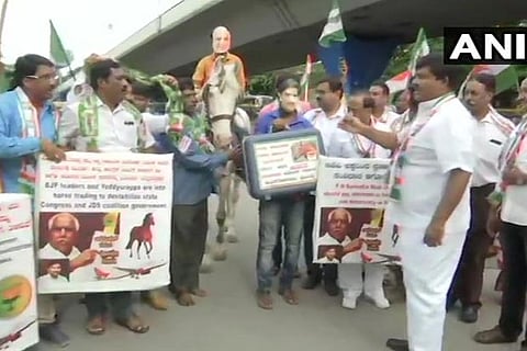 Congress-JD(S) workers stage protest alleging horse trading by BJP