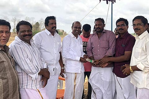 Anbuselvan hands over the fund to the volunteers