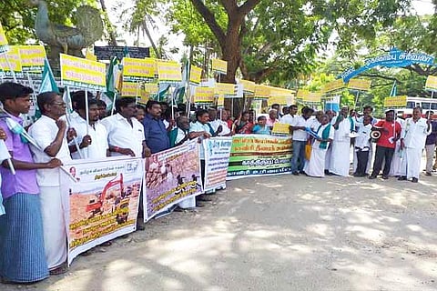 Farmers stage a protest against hydrocarbon extraction (file photo)