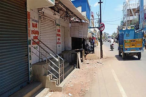 Business establishments remain closed in Alangudi on Monday
