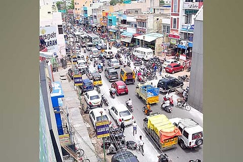 Traffic was affected for over four hours due to heavy flow of local and outstation vehicles in Kanchi
