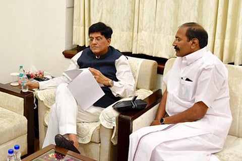 State Electricity Minister discussing requirements of additional rakes for moving coal with Union Railway Mini