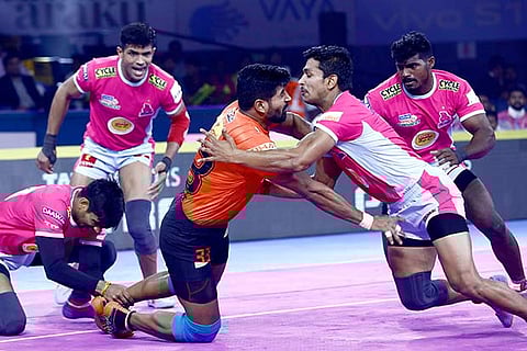 Action during U Mumba and Jaipur Pink Panthers in PKL