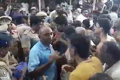 The protest affected devotees who were waiting to worship