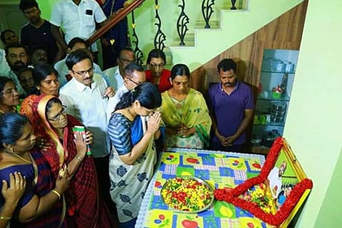 Kanimozhi pays homage to the deceased couple at their residence  in Tirunelveli on Saturday