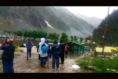 Yatra resumes from Baltal, progressing smoothly from Pahalgam