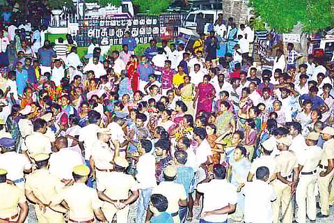 Relatives of Mohan block traffic outside the Ramanathapuram Government Hospital on Sunday
