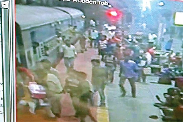 RPF constable rescues girl from slipping while boarding moving train at ...
