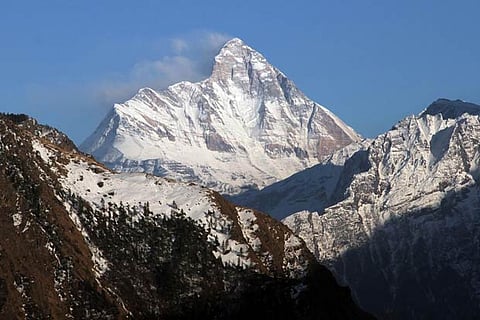 avalanche hits Himlung Himal peak in Nepal
