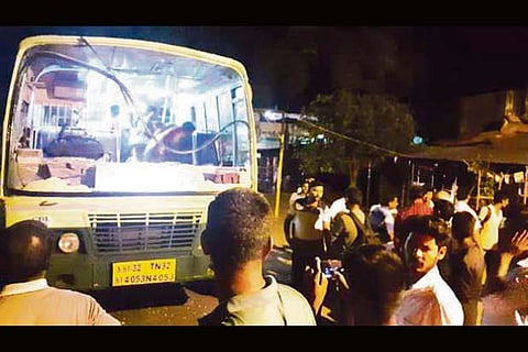 Unidentified motorists pelt stones on Chennai bound bus