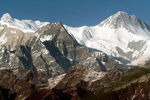 Sharp winds scuttle efforts to retrieve bodies of mountaineers